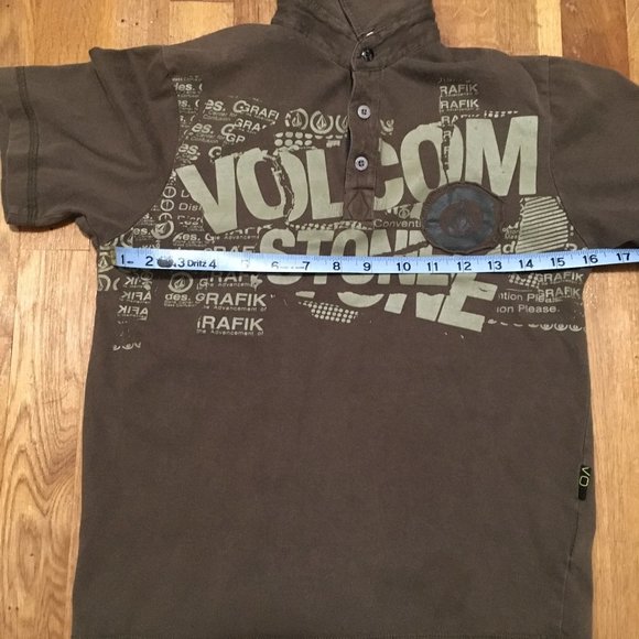 Boys Volcom collard Tshirt - Picture 7 of 8